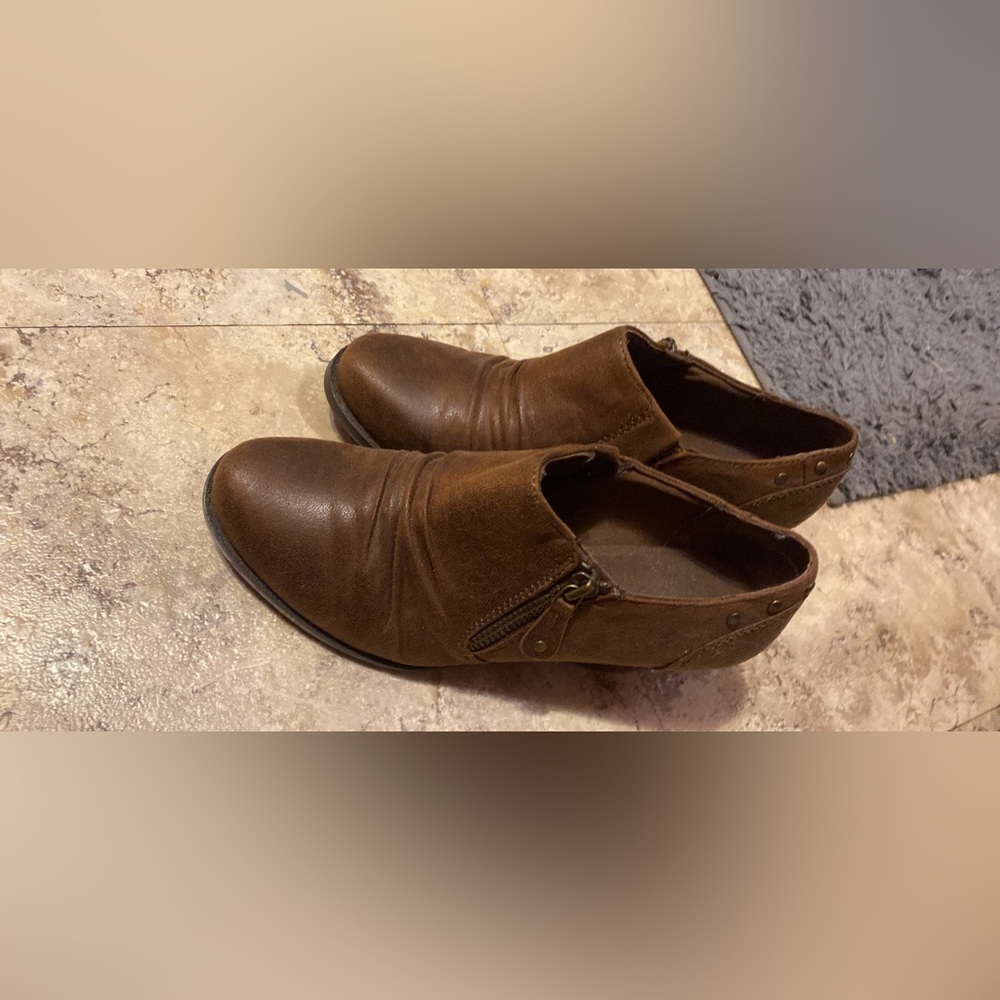 Short heel booties